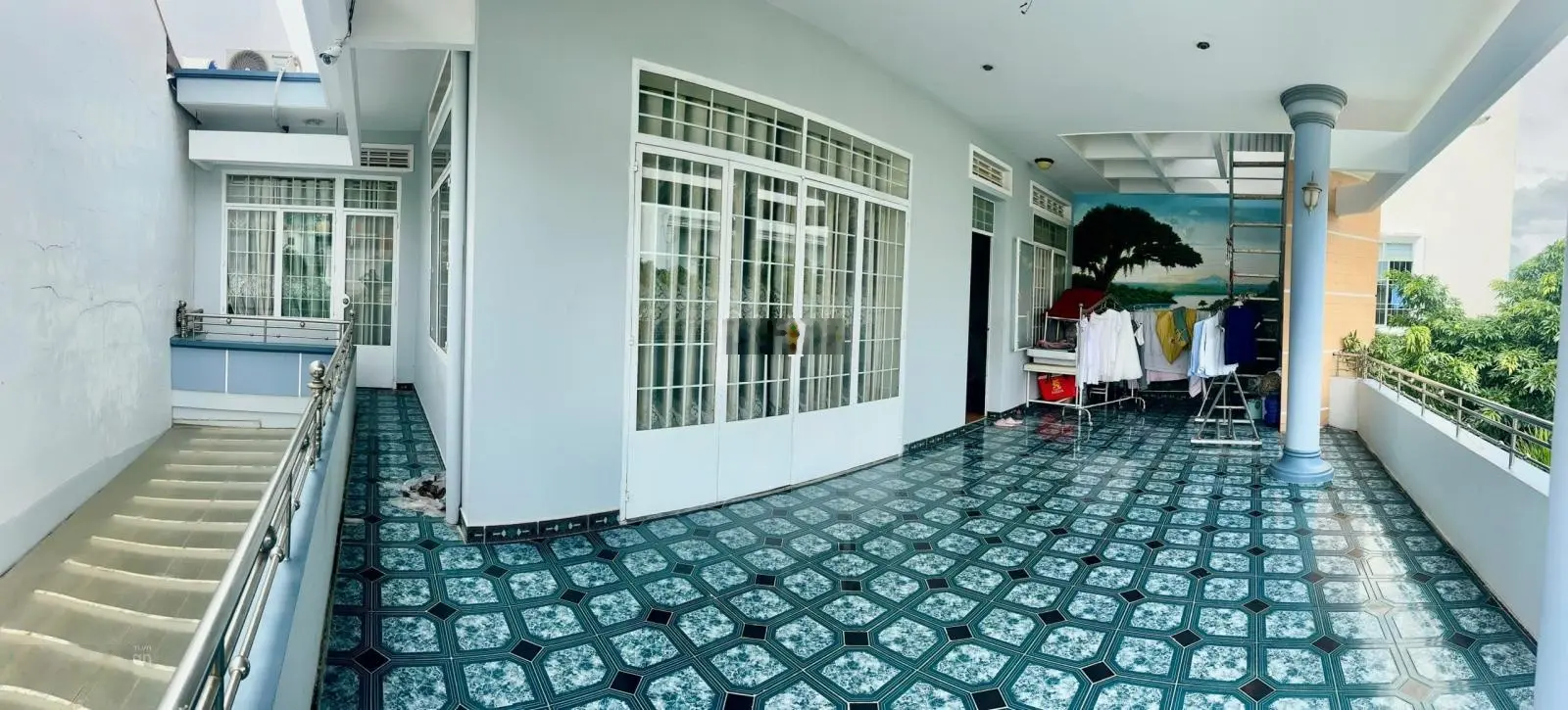 Biển Hòn chồng- bán nhà kiểu biệt thự sân vườn đi bộ ra tắm biển tại phường Vĩnh Hải tp Nha Trang