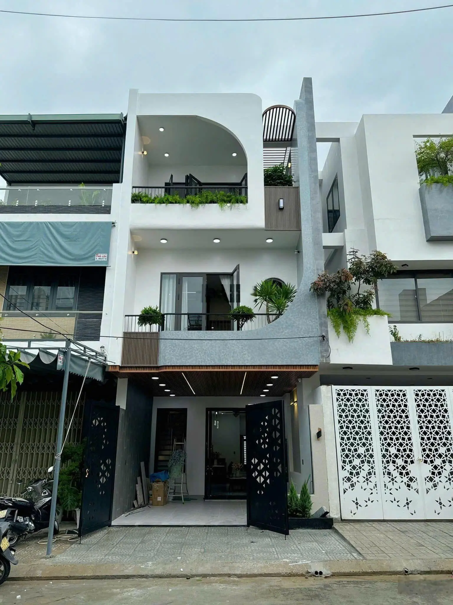 Chuyển công tác cần bán nhà Sư Vạn Hạnh, P. 12, Quận 10, 64m2, 1 trệt 2 lầu, 4PN, sổ sẵn