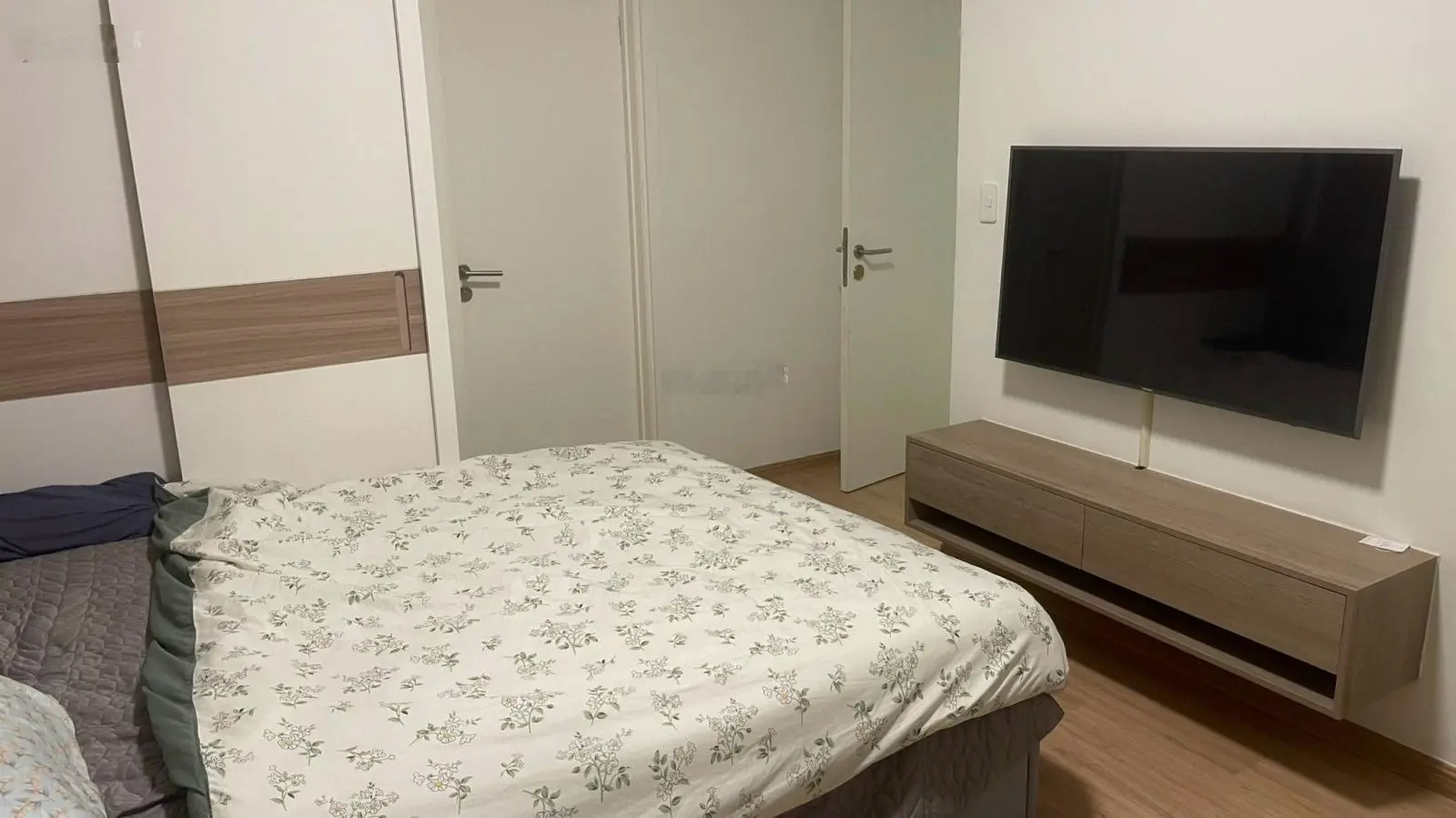 Cần bán căn góc 72m2 gồm 2 PN và 2 WC full nội thất. CC Hausneo, Quận 9 đã có sổ hồng