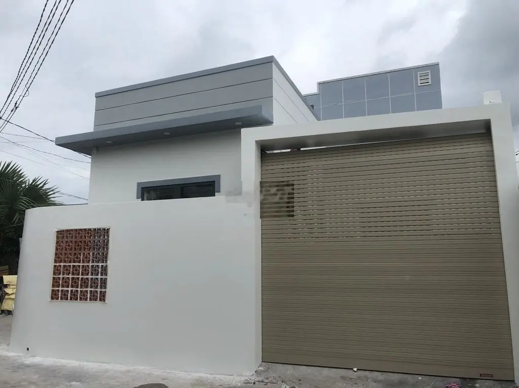 Nhà 100m2 mới xây xong, 3pn, 2vs, chỗ để ô tô, cách 50m đến đường CMT8
