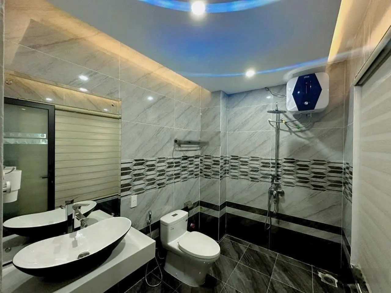 Cc bán nhà đẹp Hồ Phi Tích 3 tầng. Đảo 2. Hòa xuân. Diện tích 100 m2. Giá 6 tỷ tl