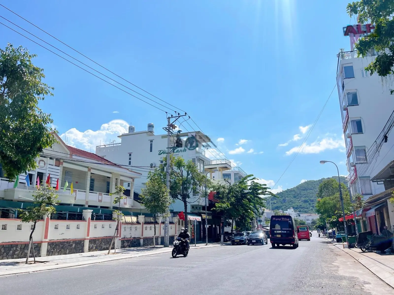 Nhà góc 2 mặt tiền tôn thất tùng / gần vòng xoay cầu trần phú , tiện kinh doanh, giá tốt