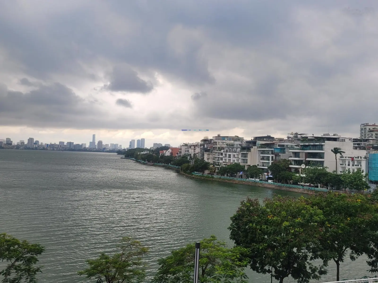 Hiếm! Đẳng cấp biệt thự gần Hồ Tây, phố Nguyễn Đình Thi, 3 ô tô tránh, quận Tây Hồ