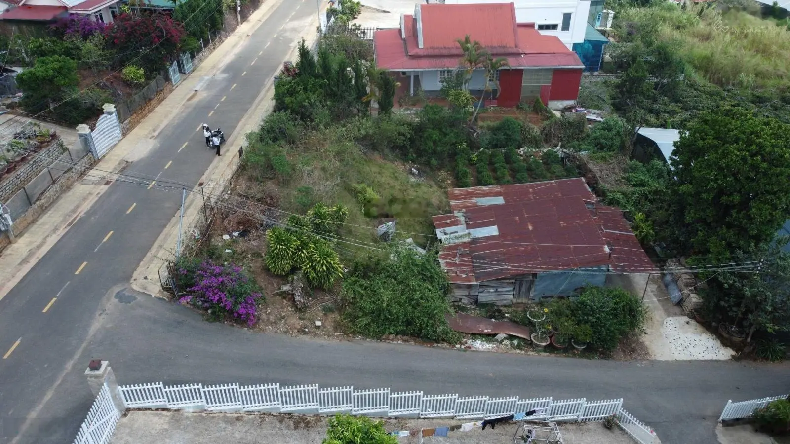 Bán nhanh 4 lô đất xây dựng mặt đường Phạm Hùng, TT Lạc Dương đường lớn 11m, gần công an Huyện.
