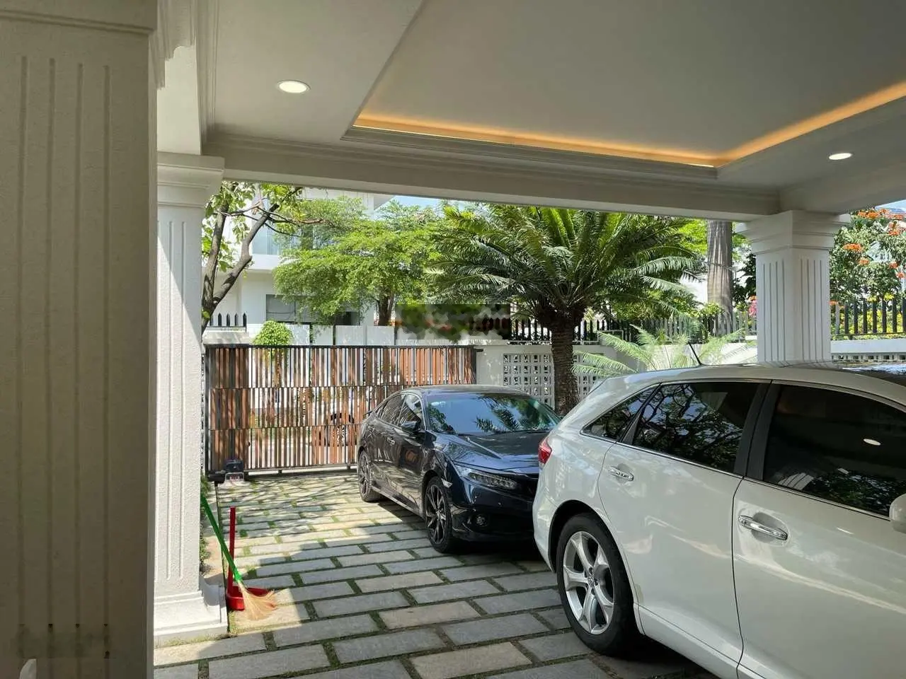 Biệt thự hồ bơi sân vườn khu Compound Villas Thảo Điền Quận 2. Diện tích: 700m2(18x36) trệt 2 lầu