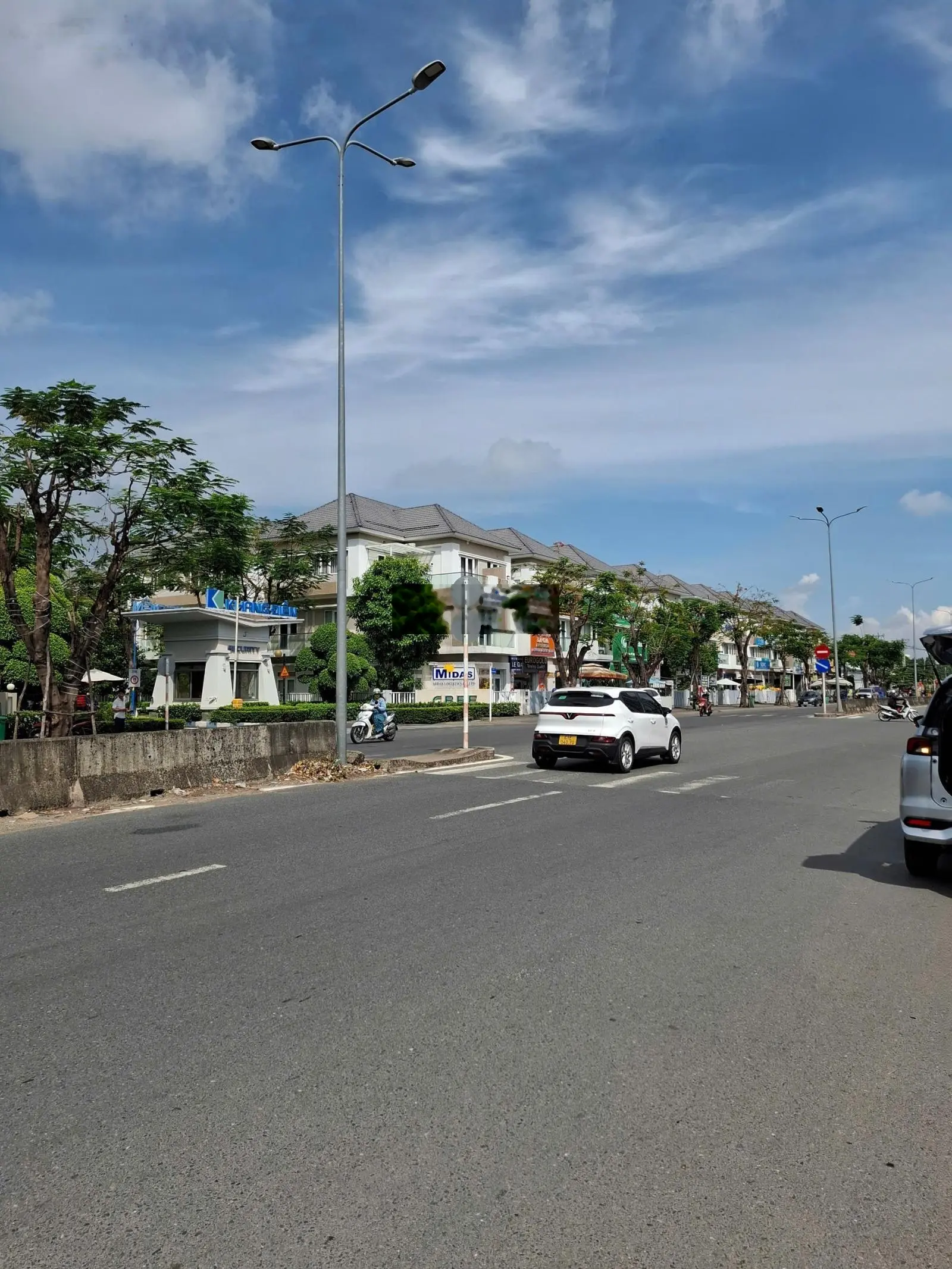 Bán nhà mặt tiền đường Liên Phường, Quận 9, giá 25 tỷ