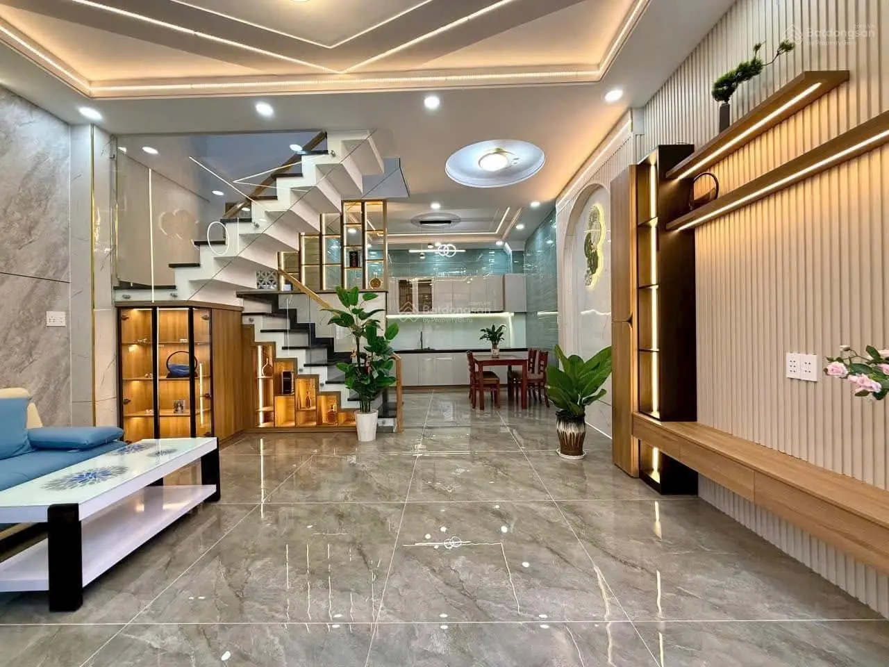 Gần THPT Đào Duy Anh bán nhà Trường Sa, Q3, 60m2 SHR hẻm 4m thiện chí giảm mạnh