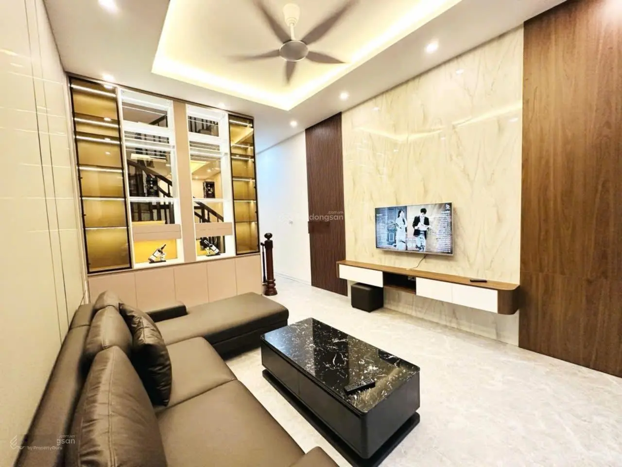 Bán nhà phố Dương Văn Bé, 42m x 5 tầng, thang máy, sổ đẹp 8,7 tỷ