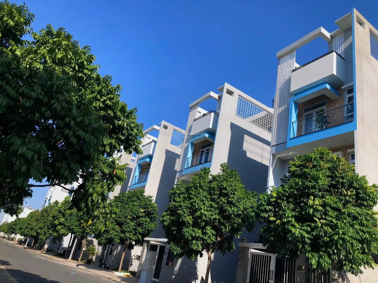 Bán lô đất mặt tiền đường 14m trong khu dân cư Thiên Lý Quận 9