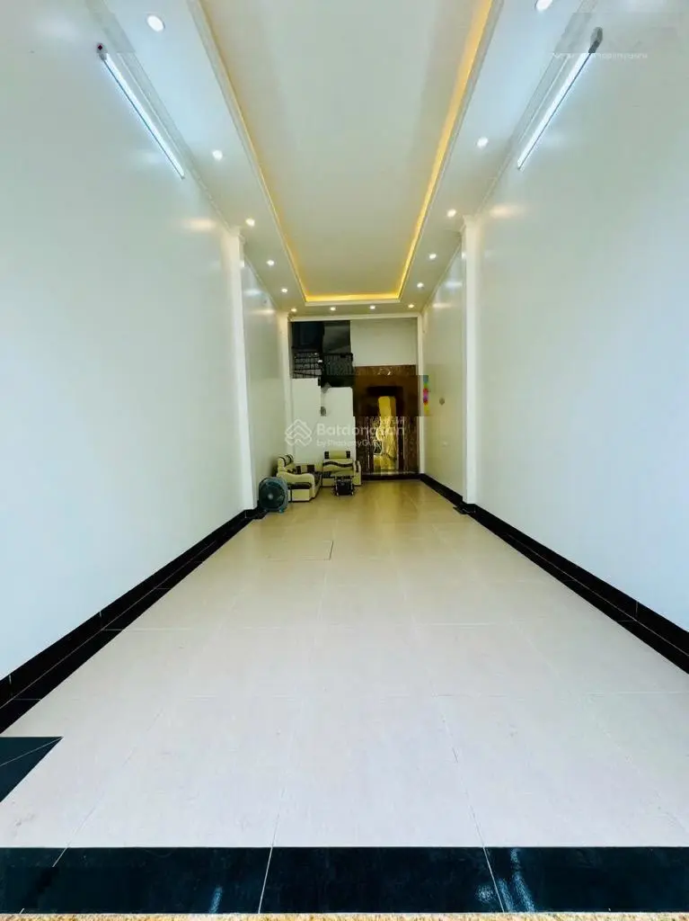 Ô tô tránh - kinh doanh sầm uất - 7 tầng thang máy - 1 mặt phố - 2 mặt ngõ - 2 thoáng vĩnh viễn