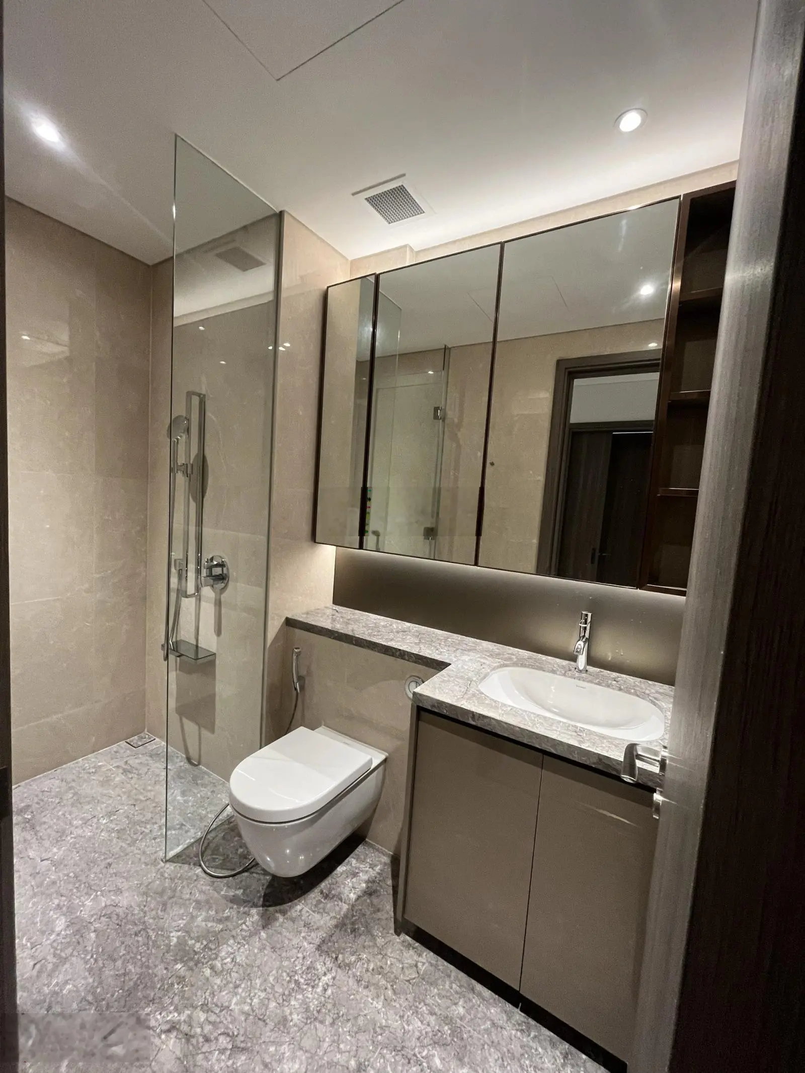 Bán nhà mặt tiền Nguyễn Thông - Kỳ Đồng 4.2m x10.5m 4 lầu đang cho thuê 50tr giá 16 tỷ