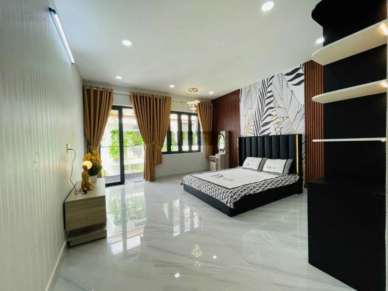 Bán gấp nhà 1 trệt 3 lầu 100m2, MT kinh doanh buôn bán được. 2.5 tỷ. Lh 0394 000 *** em Oanh
