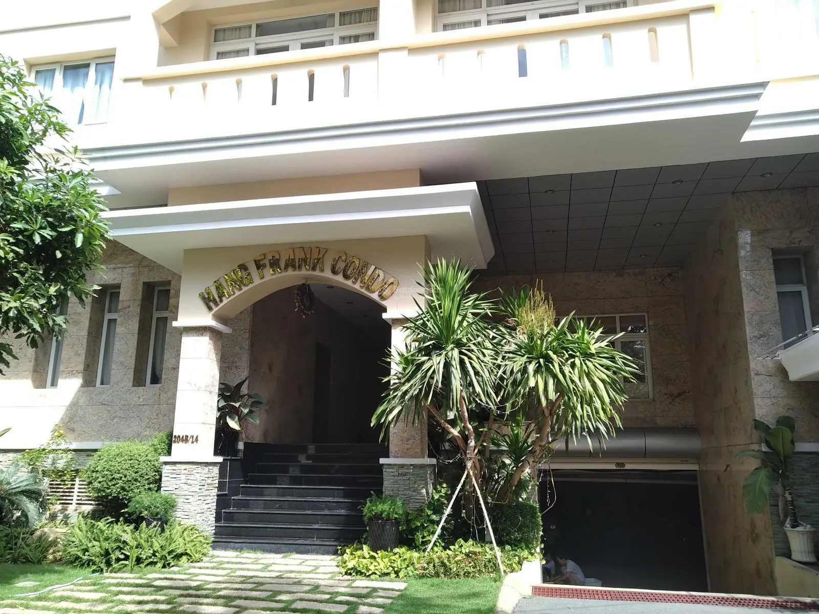 Bán tòa CHDV hầm 7 tầng, DT 20x21m (434m2), thu nhập 450tr/th - 135 tỷ