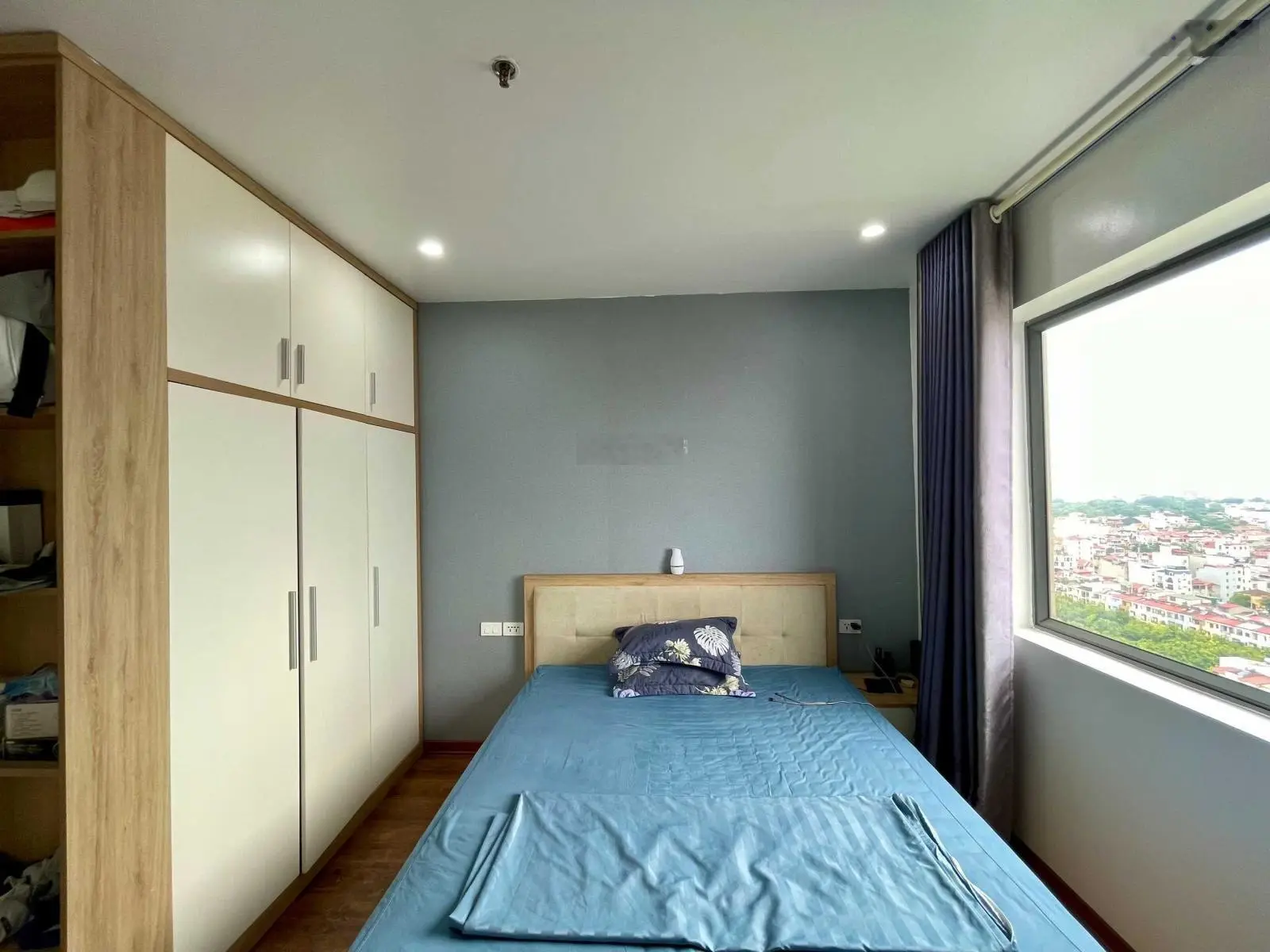 Em cần bán căn 2 ngủ chung cư Lotus Central, đủ nội thất, đang cho thuê 16tr/tháng, giá bán 3,xtỷ