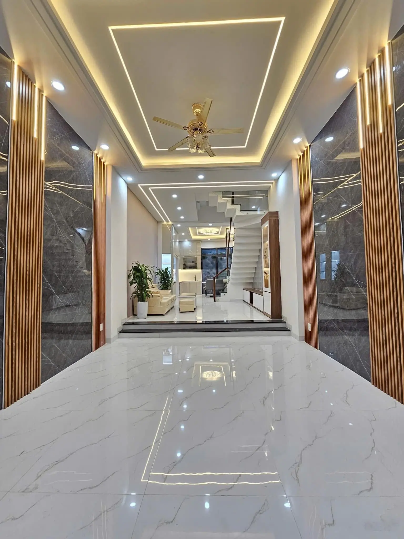 Tôi cần bán gấp nhà Bàn Cờ -P3-Quận 3 giá 4Tỷ490/81m2 đang cho thuê 32triệu. Gần TH Phan Đình Phùng