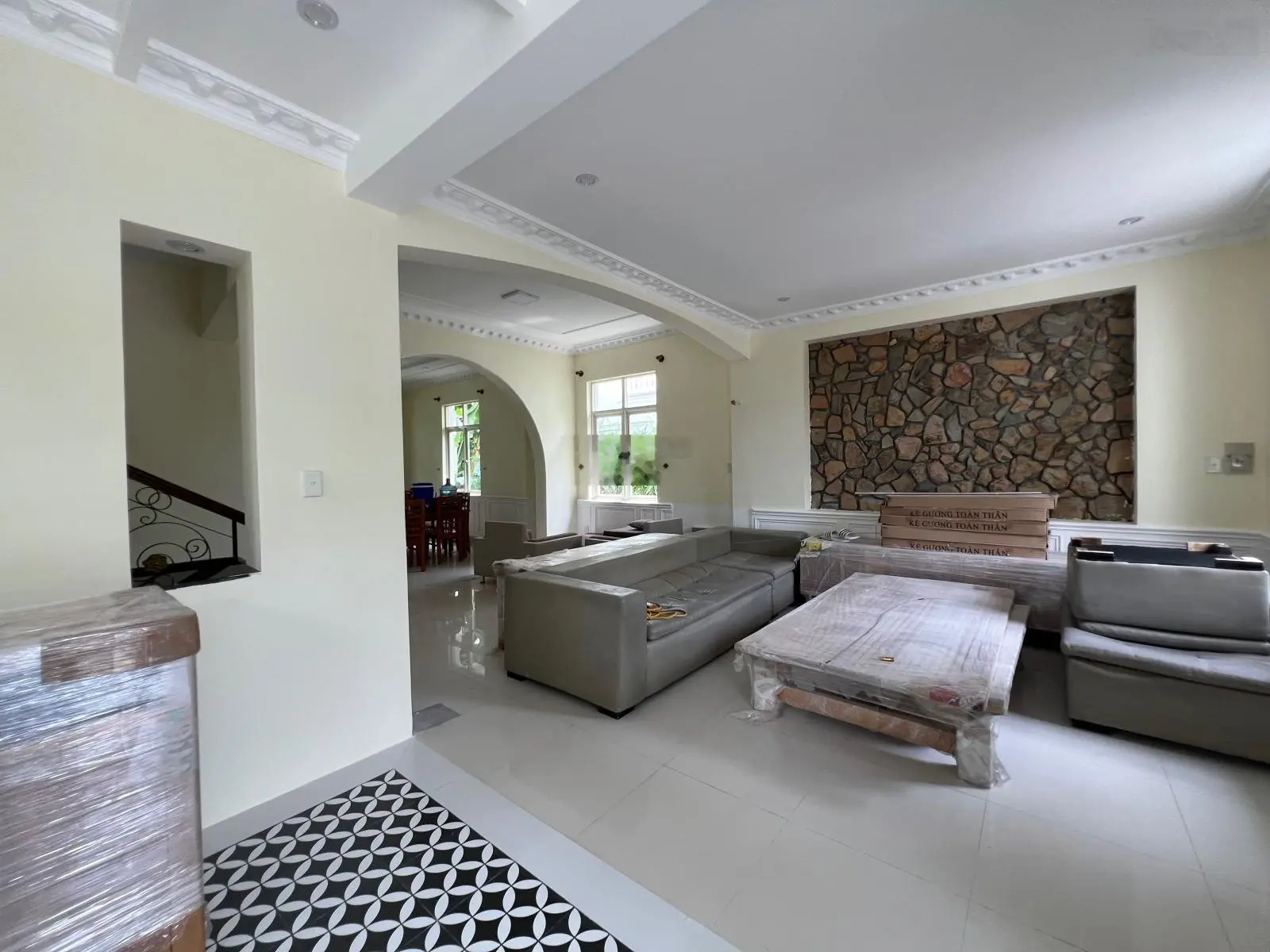Bán biệt thự An Viên Nha Trang, view Biển, ngay bãi tắm, 3 tầng 4 ngủ, Đông Nam. Giá 25 tỷ (TL)