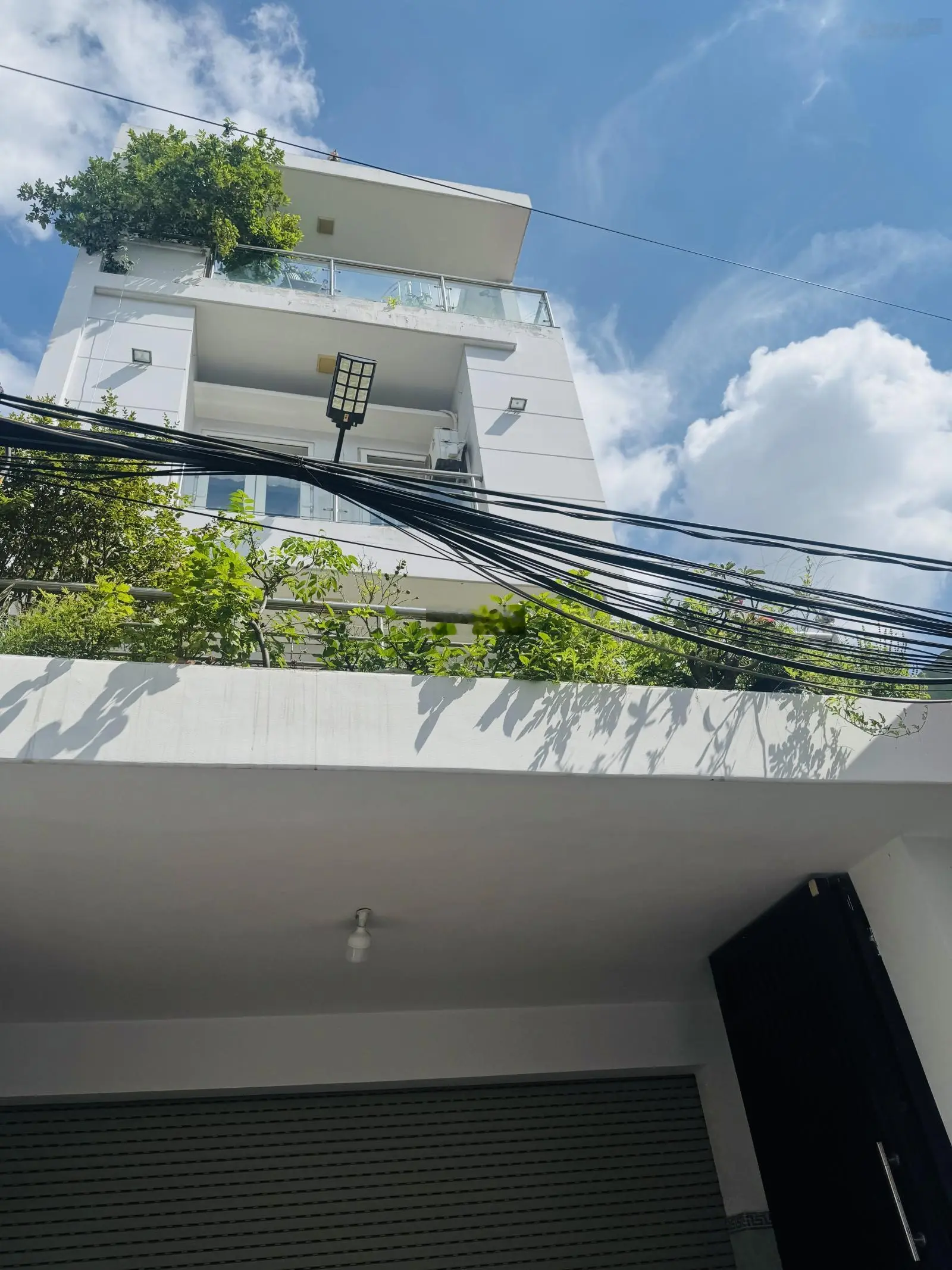 Bán nhà 3 tầng nội thất cao cấp, 110m2, đường 9m, gần Chợ Thủ Đức, Gigamall, Linh Đông, 6 tỷ