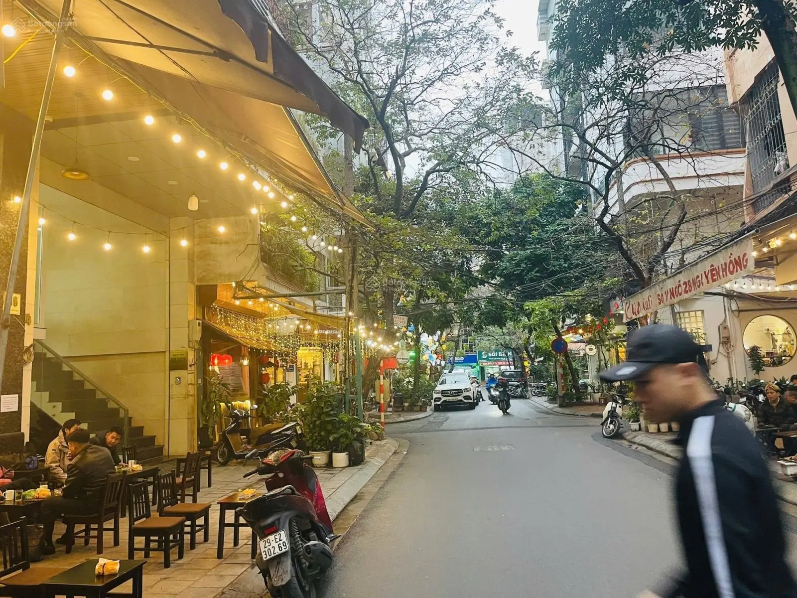 Ô tô tránh - kinh doanh đỉnh, bán nhà ngõ 2 phố Nguyên Hồng 51m2 4 tầng chỉ 29,x tỷ thương lượng