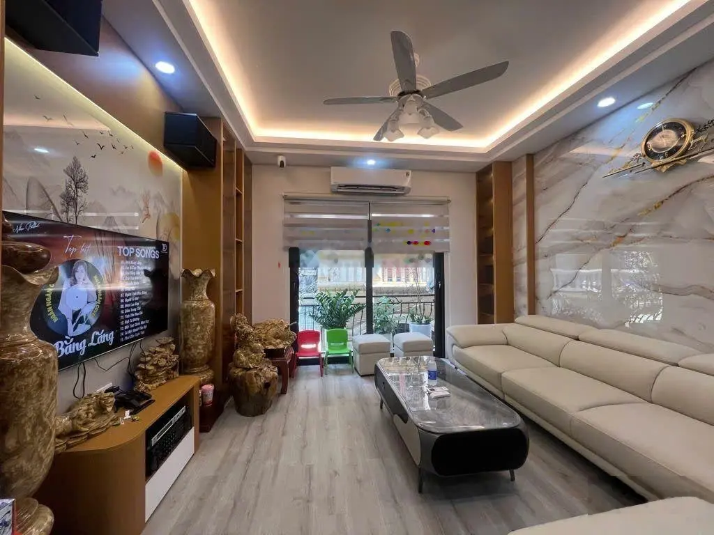 Hiếm - nhà đẹp Long Biên - gara ô tô, 5 tầng full nội thất nhập khẩu
