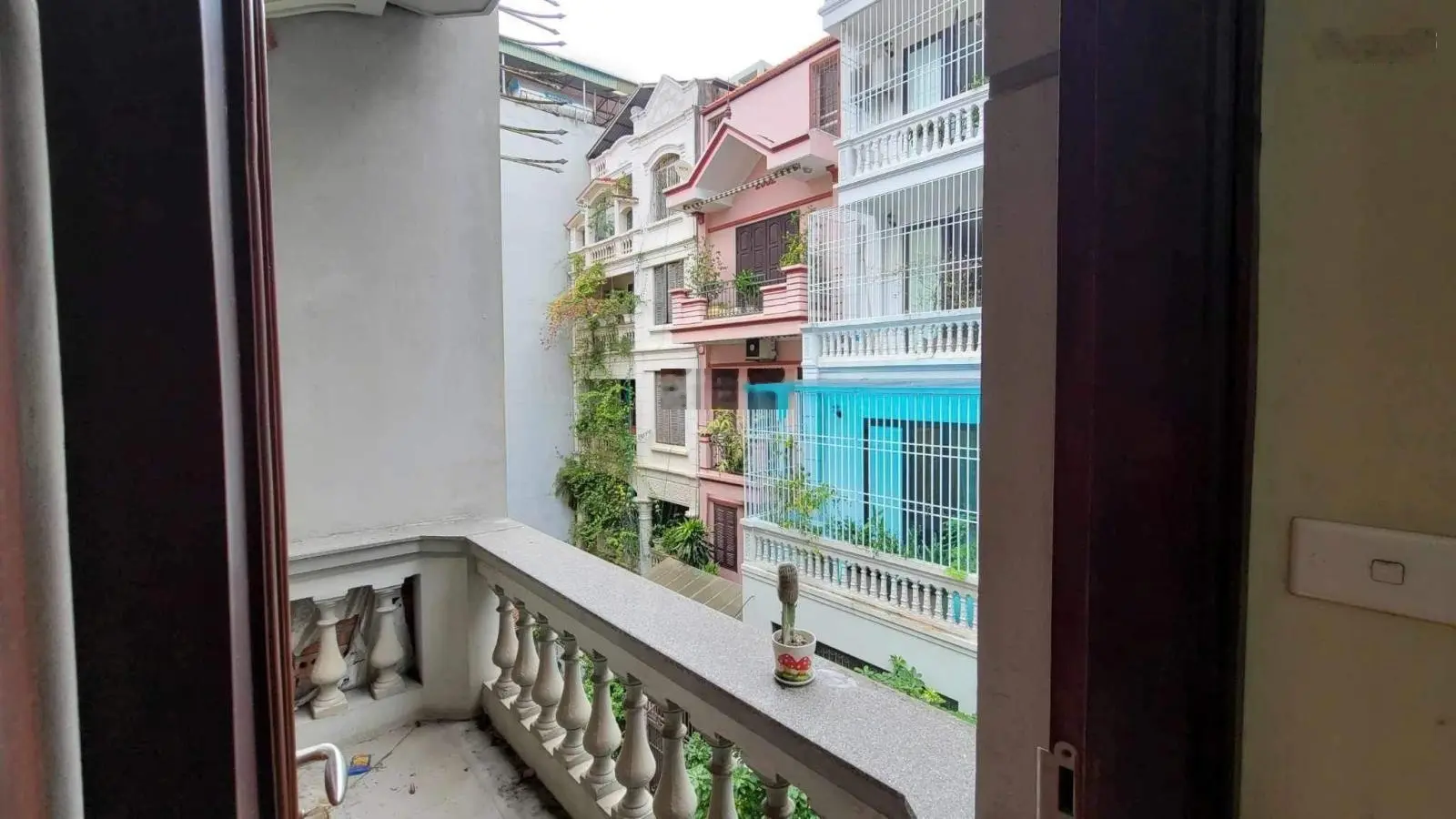Bán nhà Hoàng Cầu đằng sau Quận Uỷ ĐĐ - căn góc 75m x 5tầng. Khu VIP - nhà vô cùng lộc. Chào 33,5tỷ