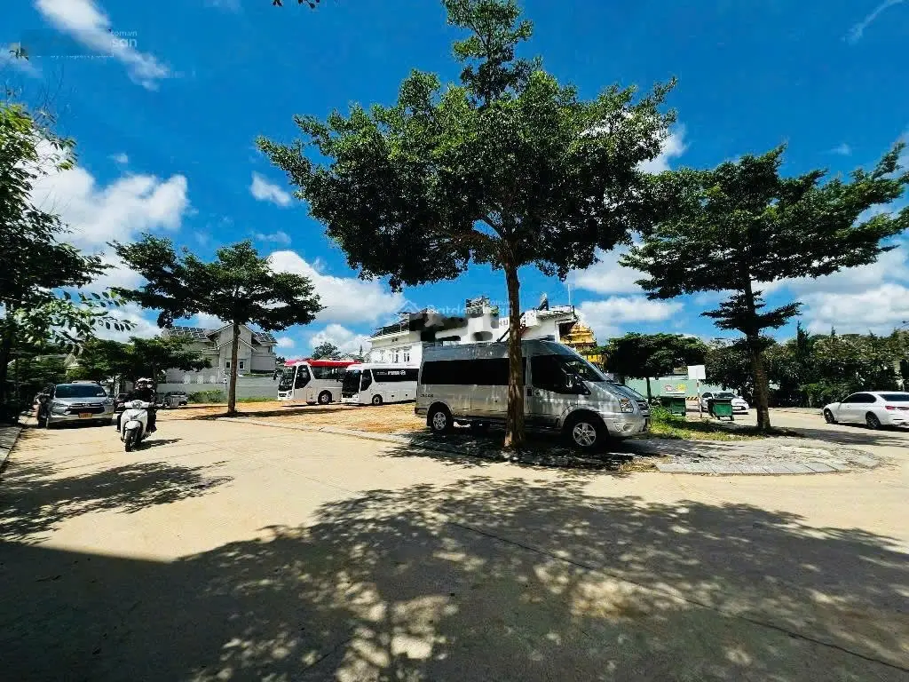 Bán lô đất 2 mặt tiền khu Golf Valley. Tel: 0906 916 ***