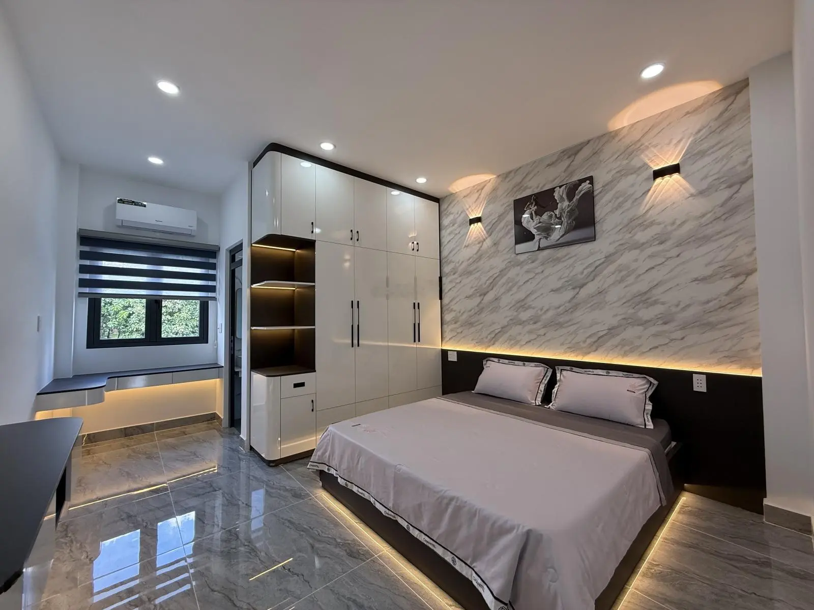Nhà mặt tiền đường thông sẹc ngắn Hà Hà Huy Giáp, DT:4x25M, Trệt, 3 Lầu, 4PN, Sân ô tô, Sân thượng