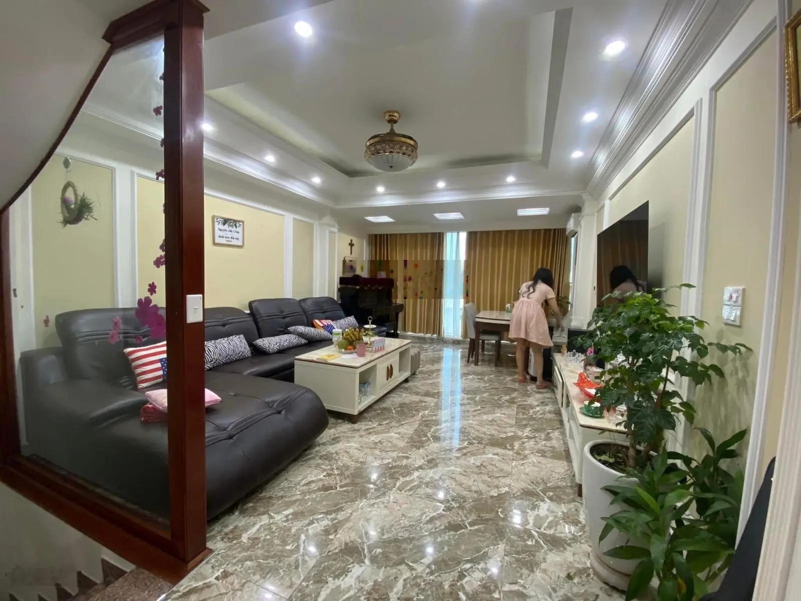 Chủ cần tiền bán gấp hạ 2 tỷ nhà Trung Kính, Cầu Giấy 7T thang máy 10m ra phố dân xây TK hiện đại