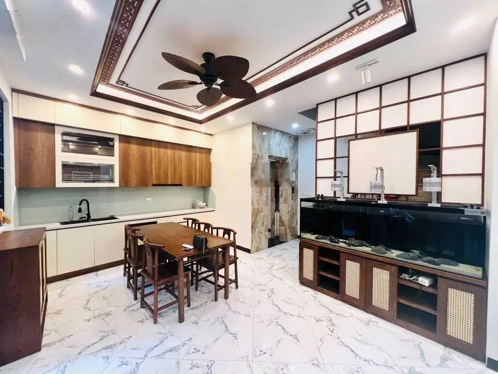 Bán nhà 6 tầng giáp mặt hồ tây ngõ ô tô - thang máy - ở sướng - kd đỉnh, 83,2m2, giá 21 tỷ