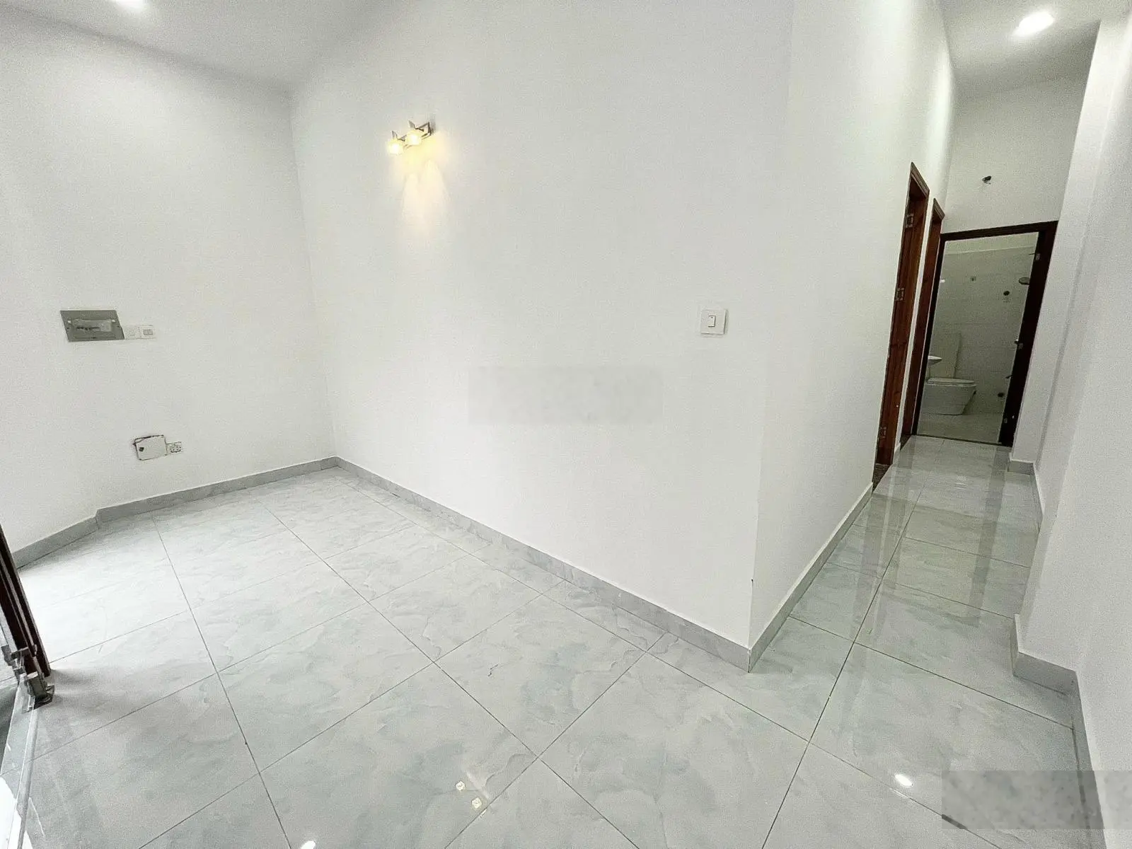 Nhà 2 mặt tiền cạnh Lã Xuân Oai | 4.8 tỷ | 56m2, ngang 5m, 1 trệt 1 lầu - 2pn, 2wc | SHR Hoàn công