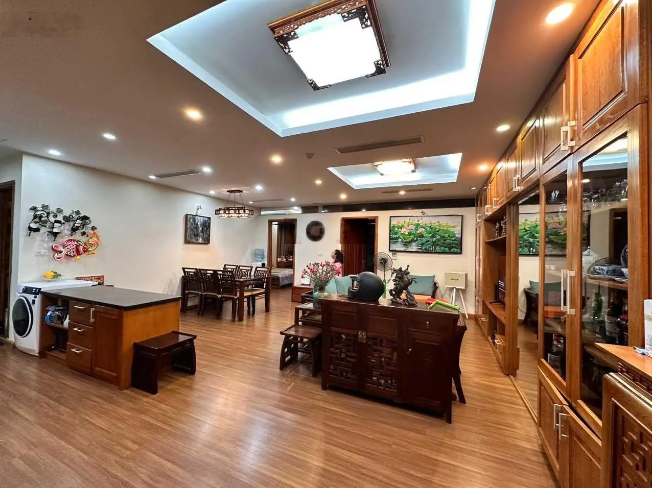 Bán gấp ! 170m2, 4pn, giá chỉ 12 tỷ. cửa đông nam, nt cao cấp, vị trí thuận lợi. lh: 0343,202.831