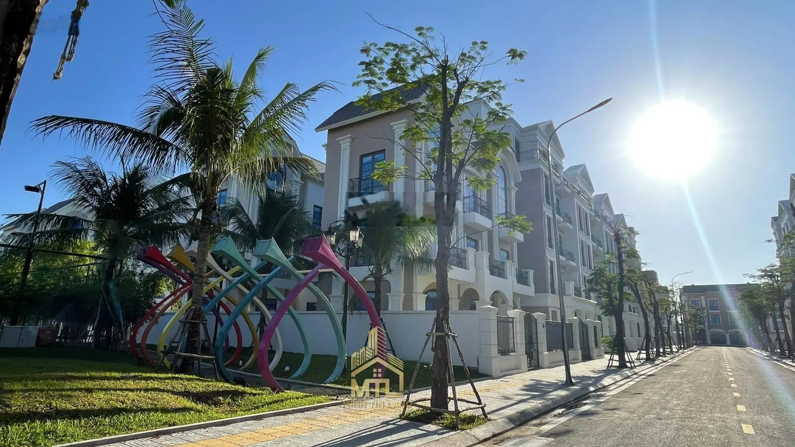Bán nhà phố 96m2 đối diện công viên nhỏ tại Vinhomes Grand Park giá 15 tỷ. LH 0828 030 *** Thiện