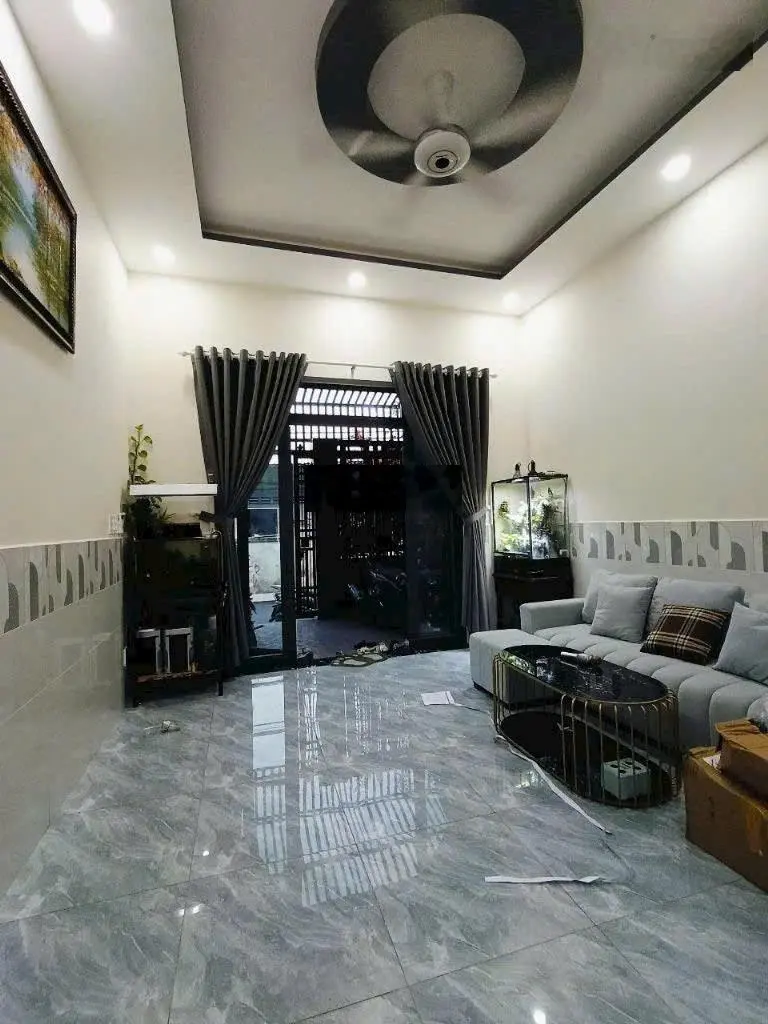 Cần bán gấp nhà giải quyết công việc giá cực rẻ nhà 3 tầng sân thượng chỉ 5,5 tỷ, hoàn công đủ