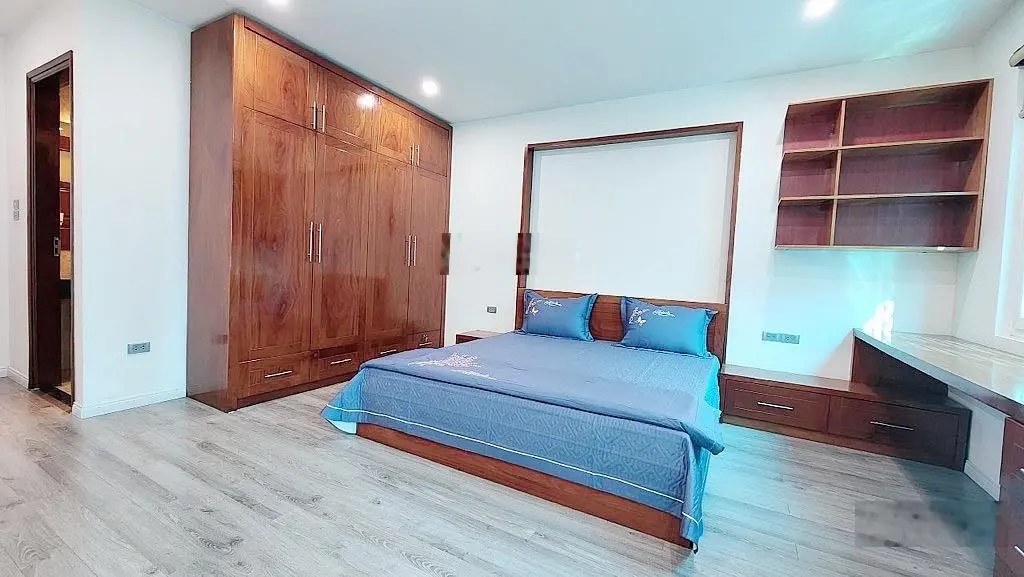 Bán nhà Ngay Kiều Mai ,60m bán đất tặng nhà 3 tầng dân xây vài bước ra ôtô tránh ,chào 8,X tỷ .