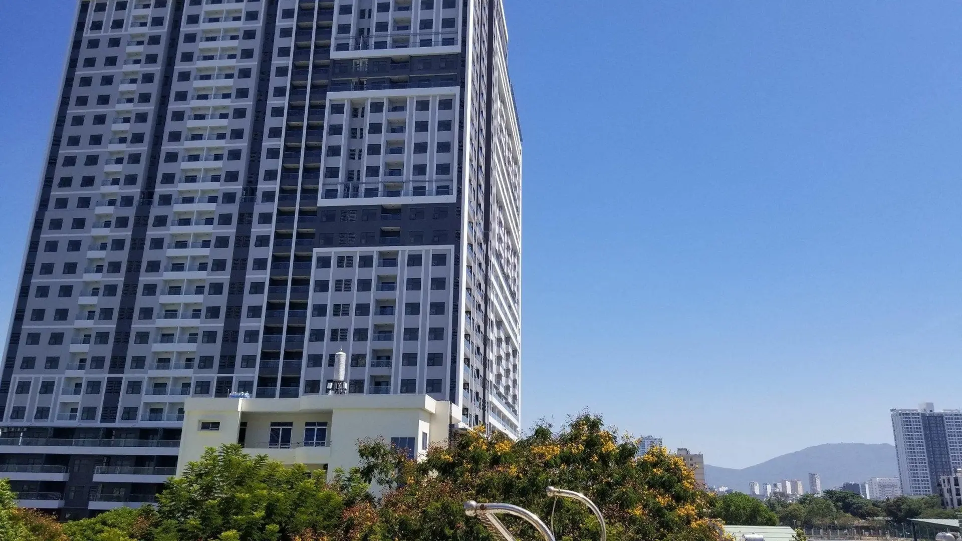Cần bán nhà mặt tiền đường 16 m gần ngay đường Trần Hưng Đạo Nối Dài - Đà Nẵng