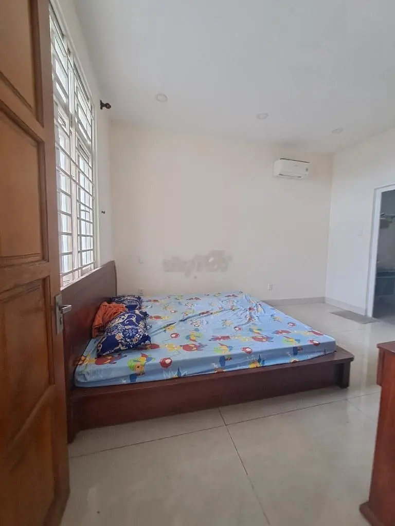 NHÀ 1/ HẺM 5M THÔNG GẦN ĐH NGUYỄN TẤT THÀNH - 100M2, NGANG 7M, 4 LẦU.