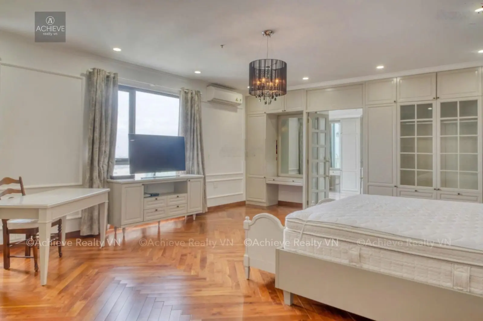 Bán Penthouse Masteri Thảo Điền 256m2 đầy đủ nội thất 35 tỷ bao thuế phí 3 phòng ngủ, 3WC