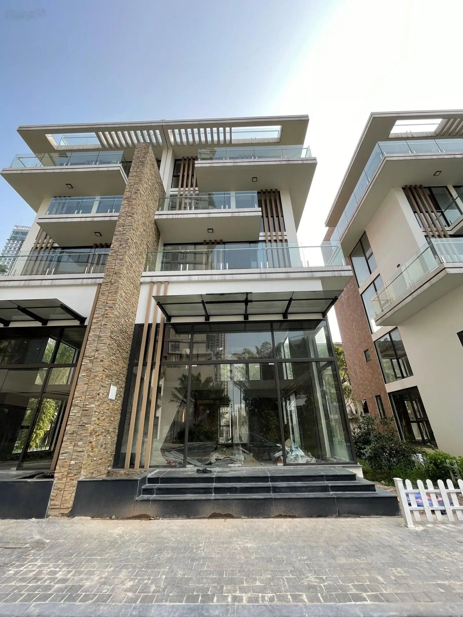 Biệt thự song lập thương mại sân vườn Ecopark 140m
