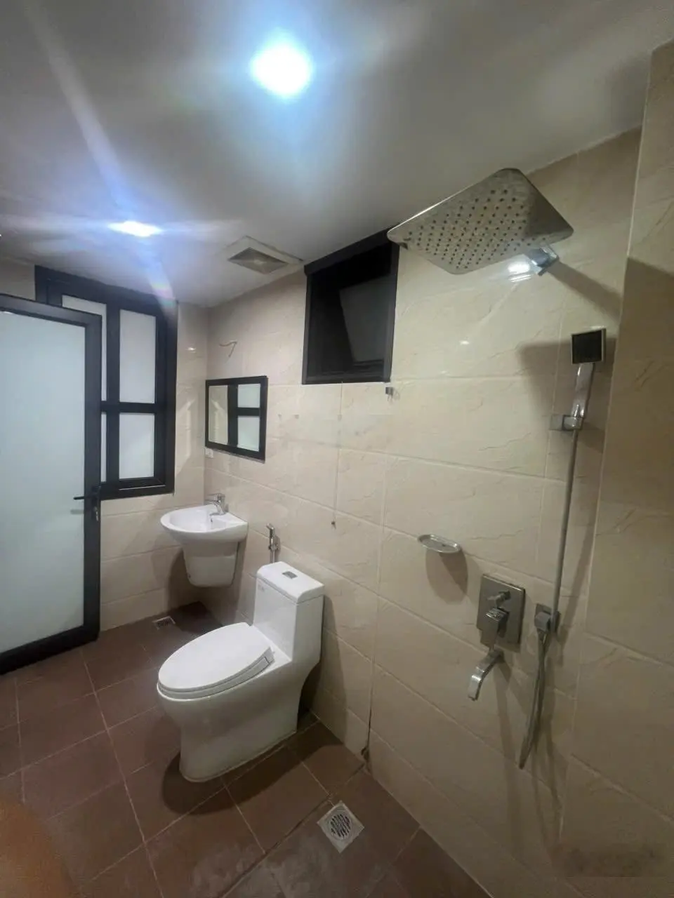 Bán nhà phố Tứ Liên, Tây Hồ, 1 nhà ra mặt phố, thang máy, DT 80m2* 5 tầng* giá 16tỷ