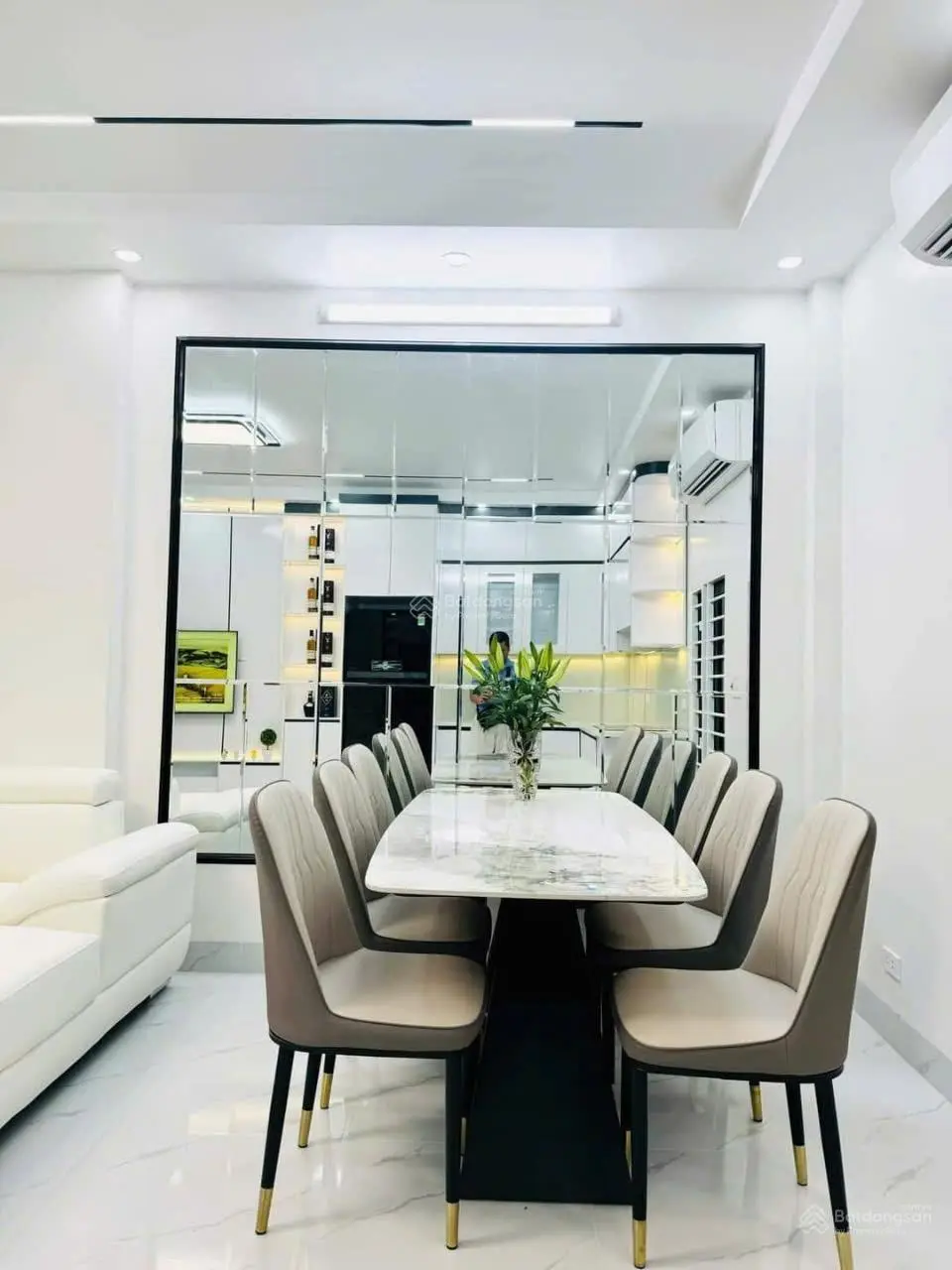 176 triệu/m ! Nhà Hoàng Ngân - Cầu Giấy - rất gần ô tô tránh - 47 m - 5 tầng. Full nội thất - SĐCC.