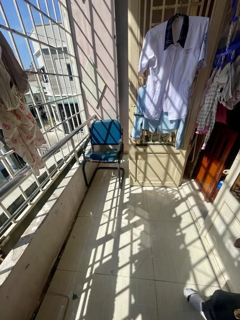 Hot bán gấp nhà riêng Hương lộ 2, Bình Tân 42m2, 3 tầng 3PN hẻm xe hơi ngay ngã tư 4 Xã, chỉ 3 x tỷ