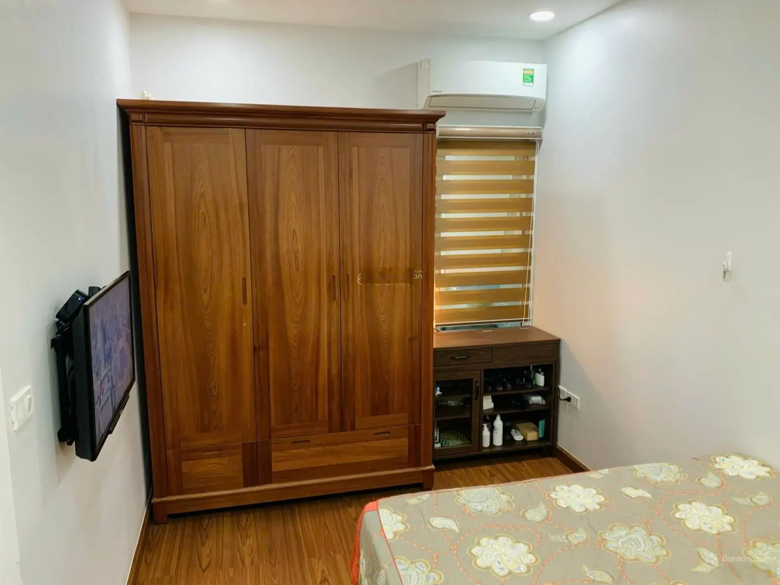 Chính chủ gửi bán nhanh căn hộ 3 phòng ngủ, tầng trung, căn góc, 2 mặt thoáng, view triệu đô.