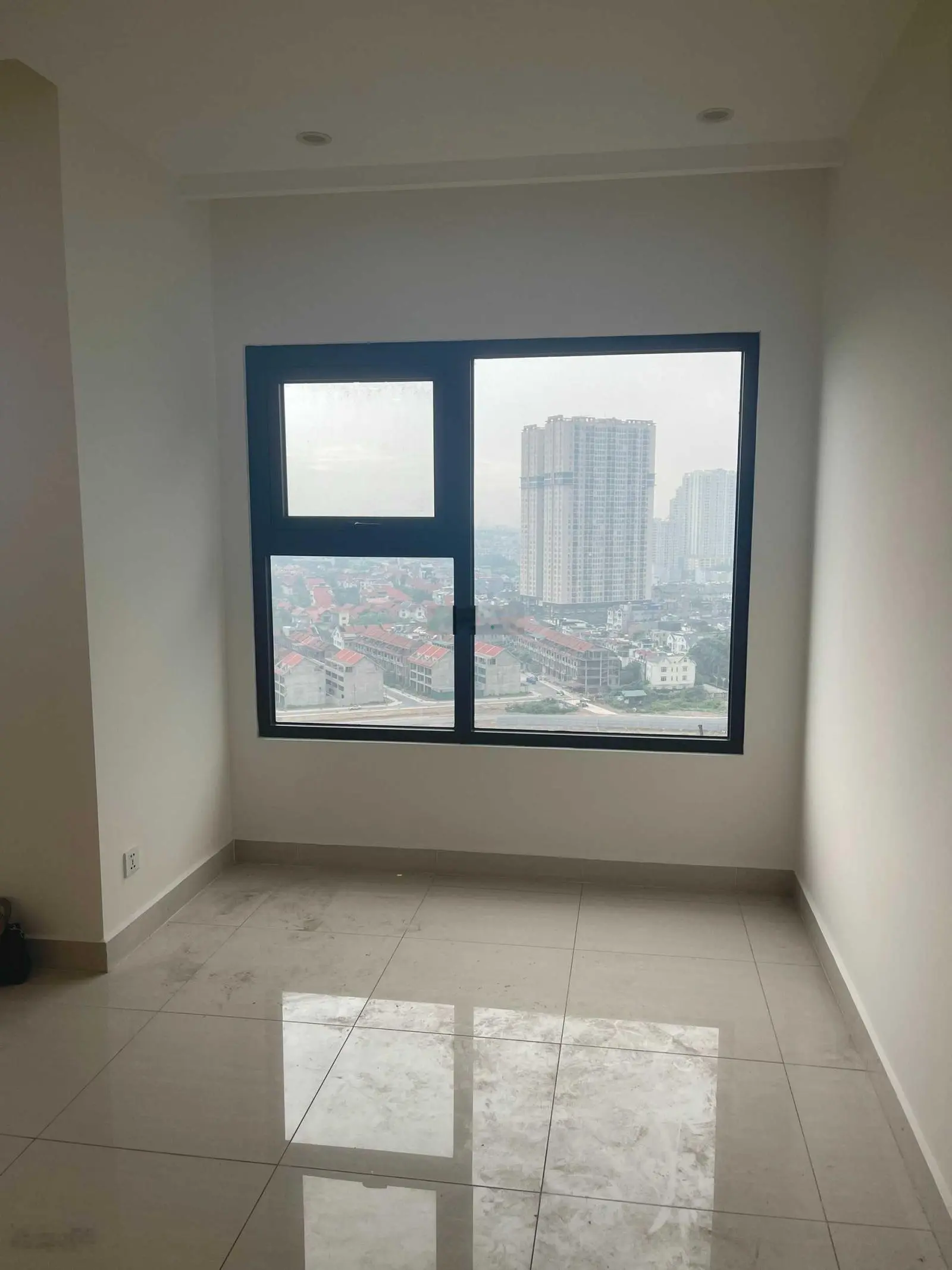 Giá tốt nhất bán 2PN+1,2WC 63m nguyên bản S1 3.330 tỷ BP Vinhomes Smart