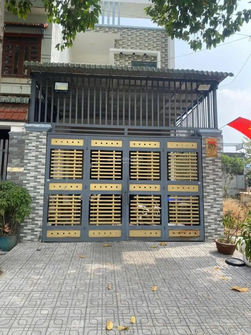 Nhà lầu và 4 phòng trọ đường trần nguyên hãn