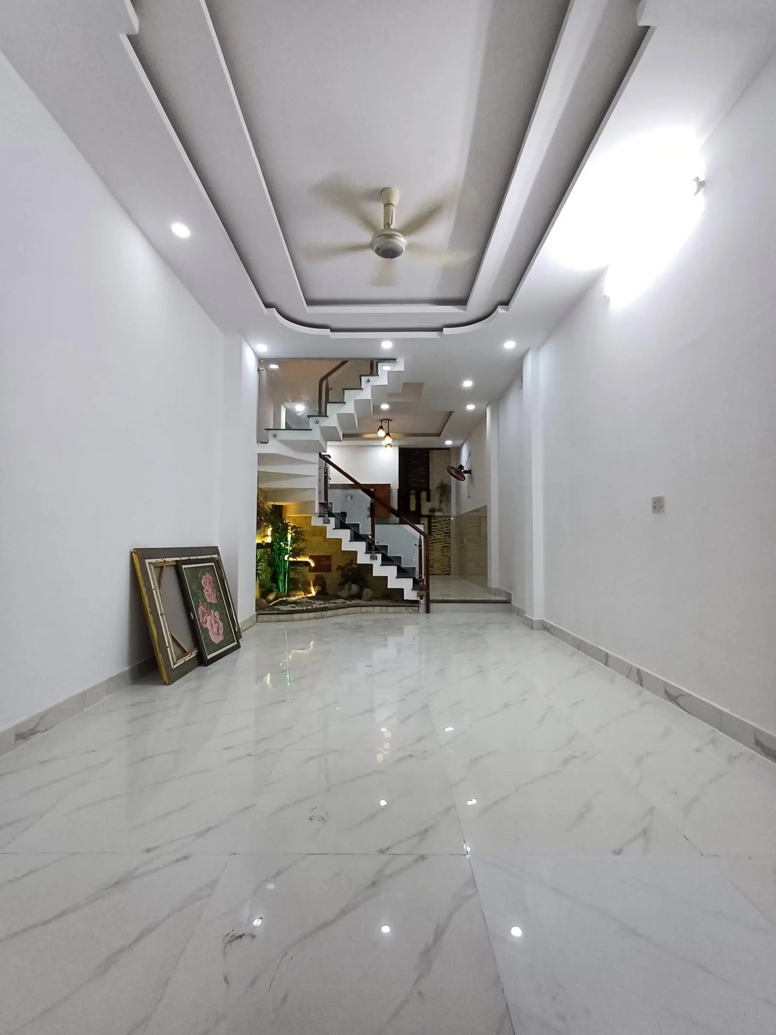 Nhà sân xe hơi 4m*17m - Tô Ngọc Vân - Ngã Tư Ga 2km - Phường Thạnh Xuân - Q12 - HCM