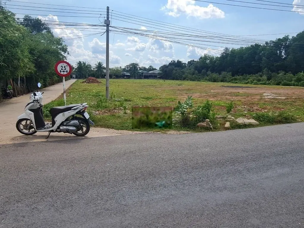 VỞ NỢ BÁN GẤP LÔ GÓC 1675M2 SHR NGAY THỊ XÃ SÁT CHỢ DÂN ĐÔNG GIÁ 290TR