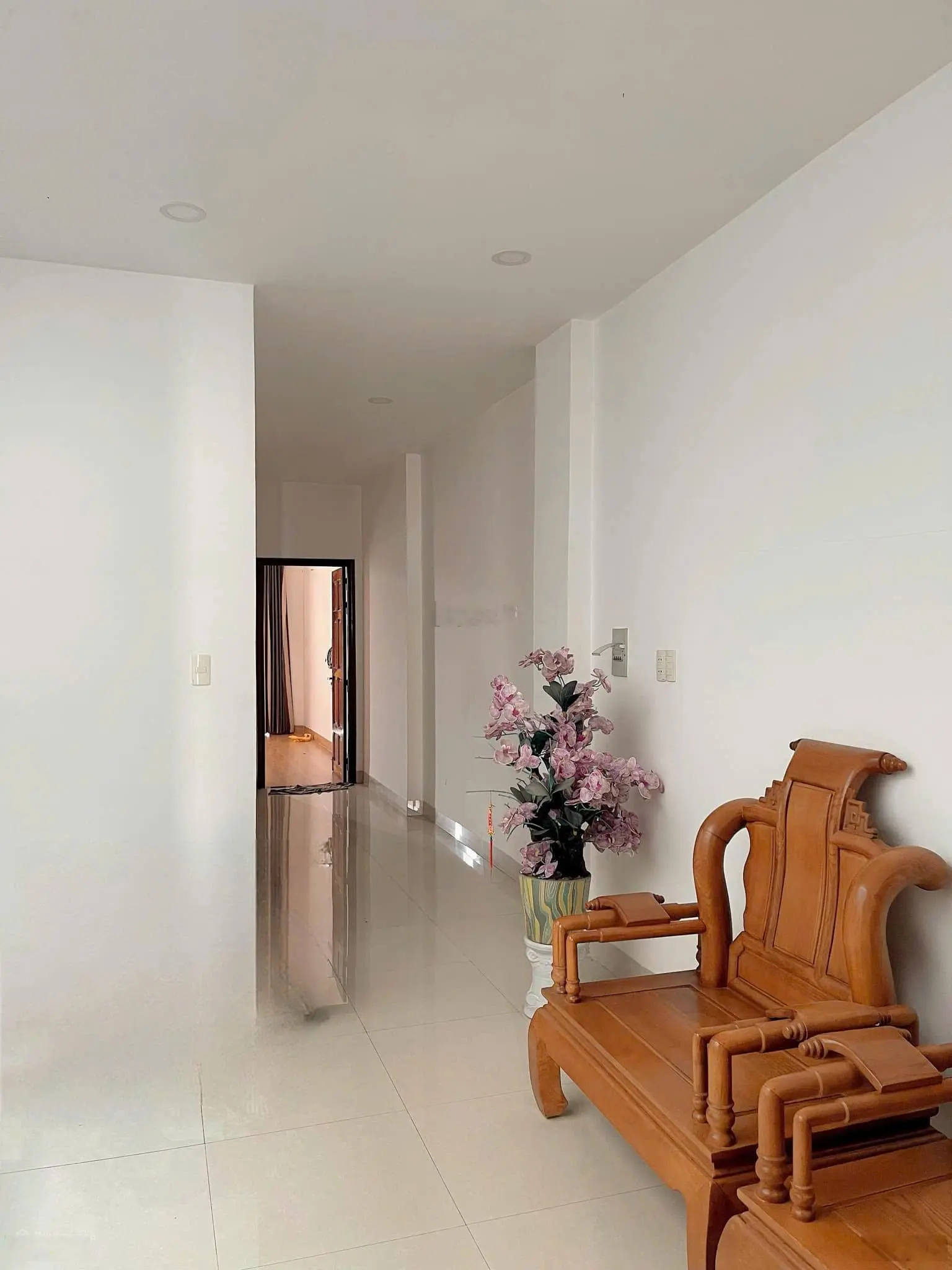 Hàng hiếm, bán nhà 3.5 tầng kề góc mặt tiền Thích Quảng Đức, ngay ngã tư giao với Đường số 22