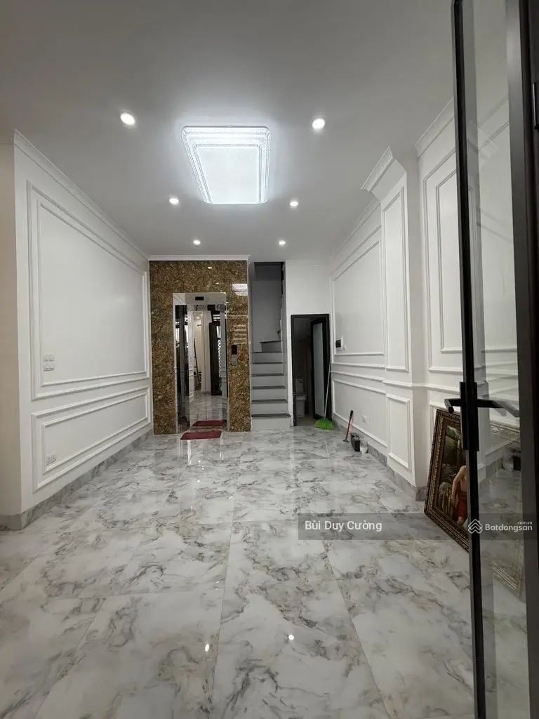 Bán Minh Khai mới kinhkoong diện tích rộng 64m, 5 tầng, giá 8,5 tỷ, thang máy, full nội thất.
