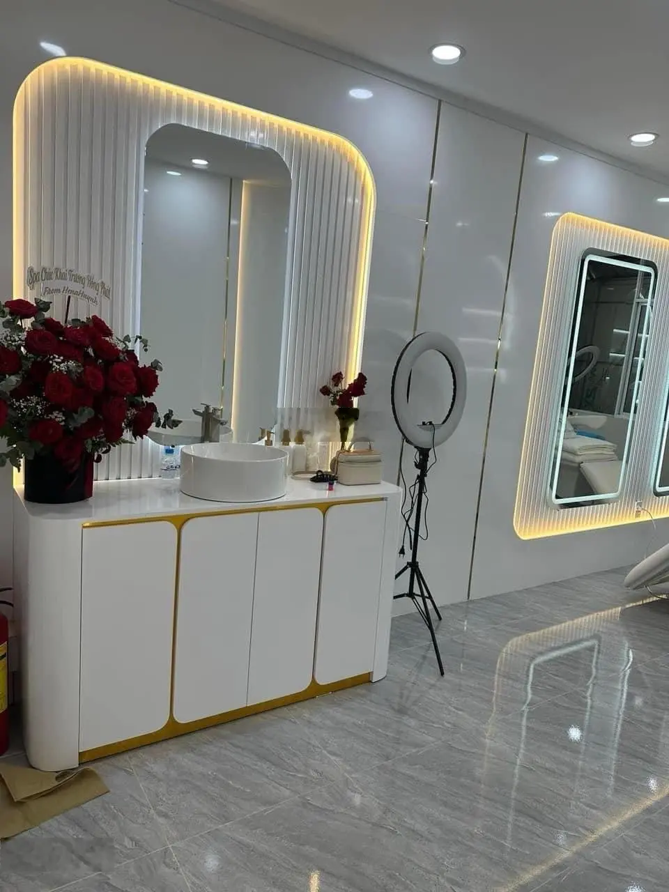 Nhà mặt tiền Bàn Cờ, Quận 3. DT 4,5x12m.Giá ngộp 4 tỷ 830 triệu.Đang cho thuê 32 tr/th.Sổ chính chủ
