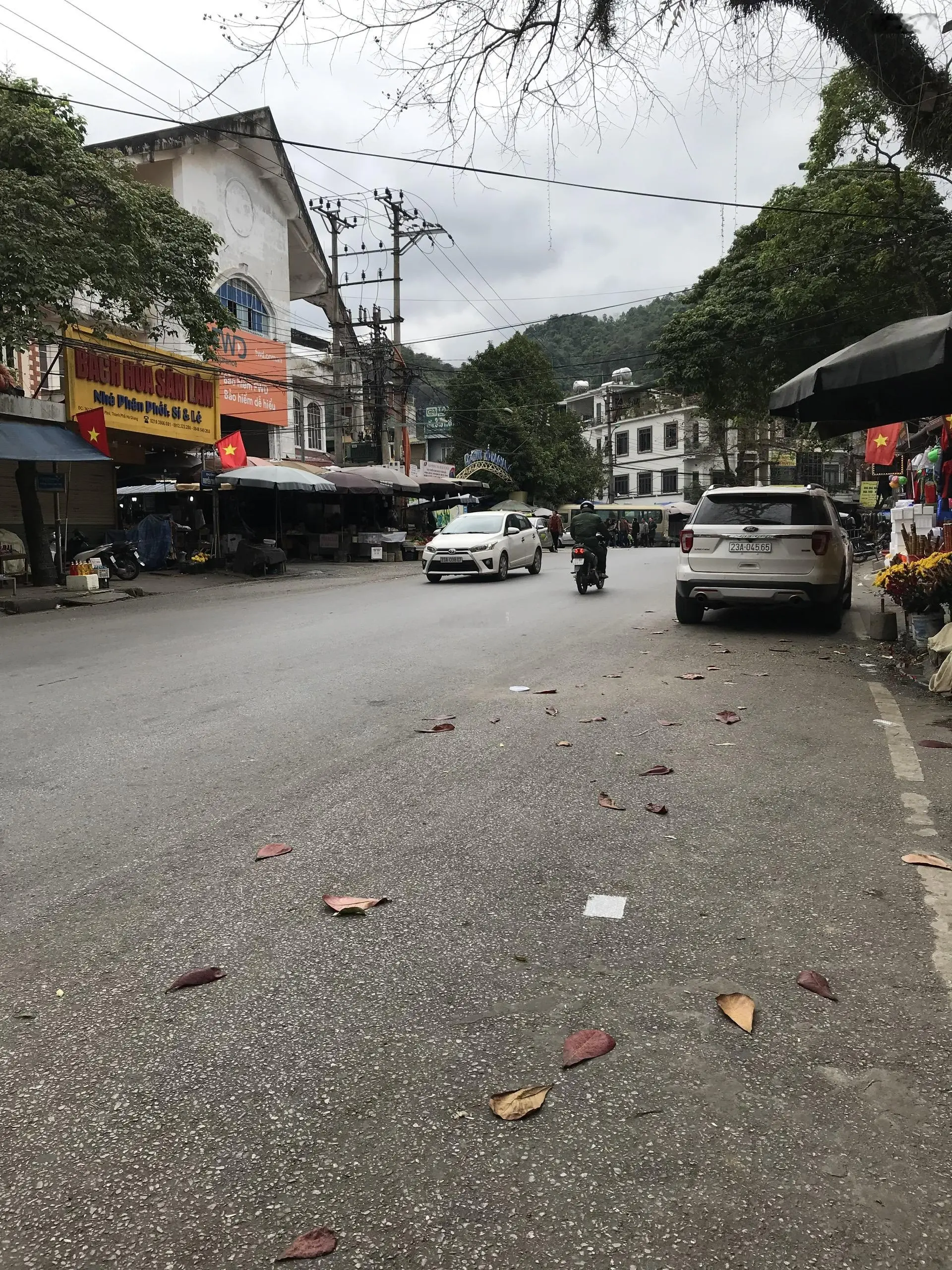 Bán nhà 3 tầng DT 91,4m2 đường Nguyễn Thái Học, P. Trần Phú, TP. Hà Giang gần chợ Lớn TP. Hà Giang