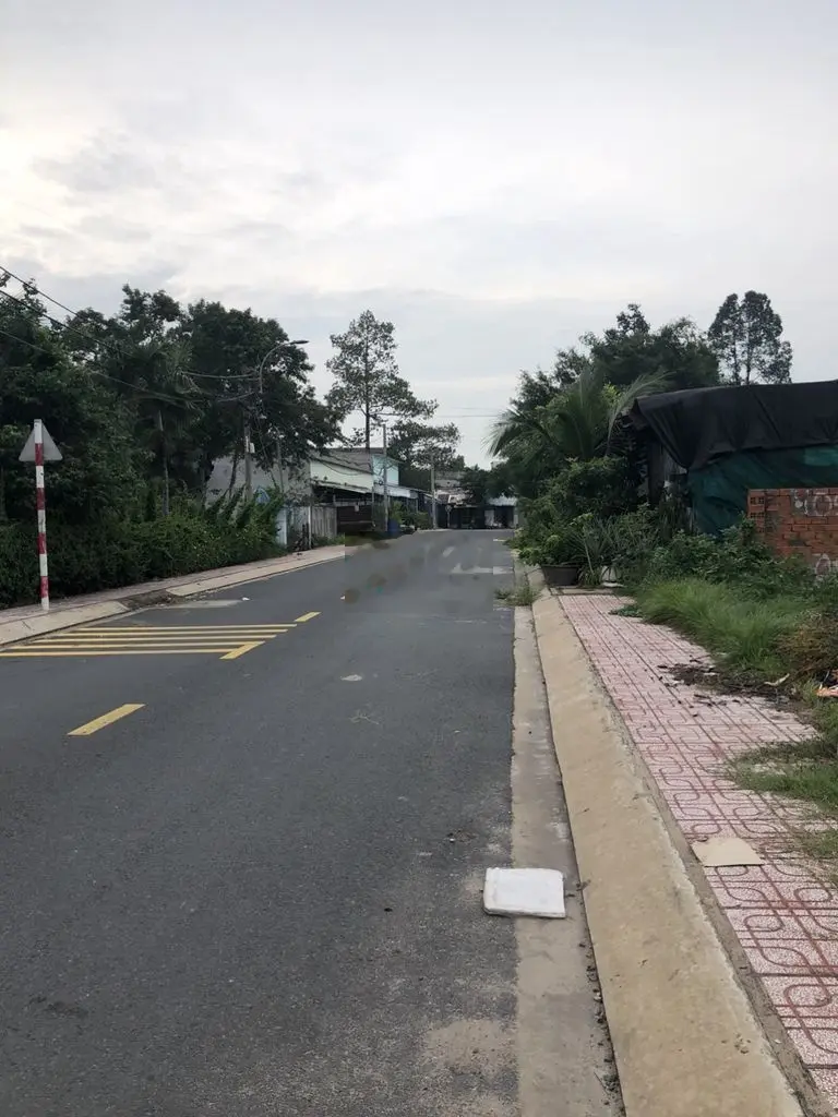 Bán đất mặt tiền nhựa ngay chợ, trường học, DT 5x20m, giá 2.9 tỷ
